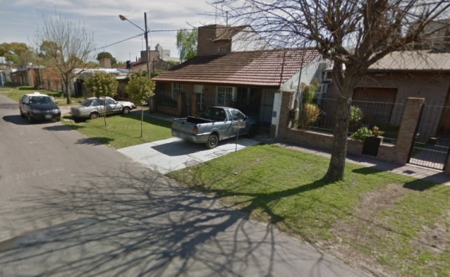 Ataron de pies y manos a un hombre en su casa de La Plata y lo amenazaron de muerte para exigirle dólares