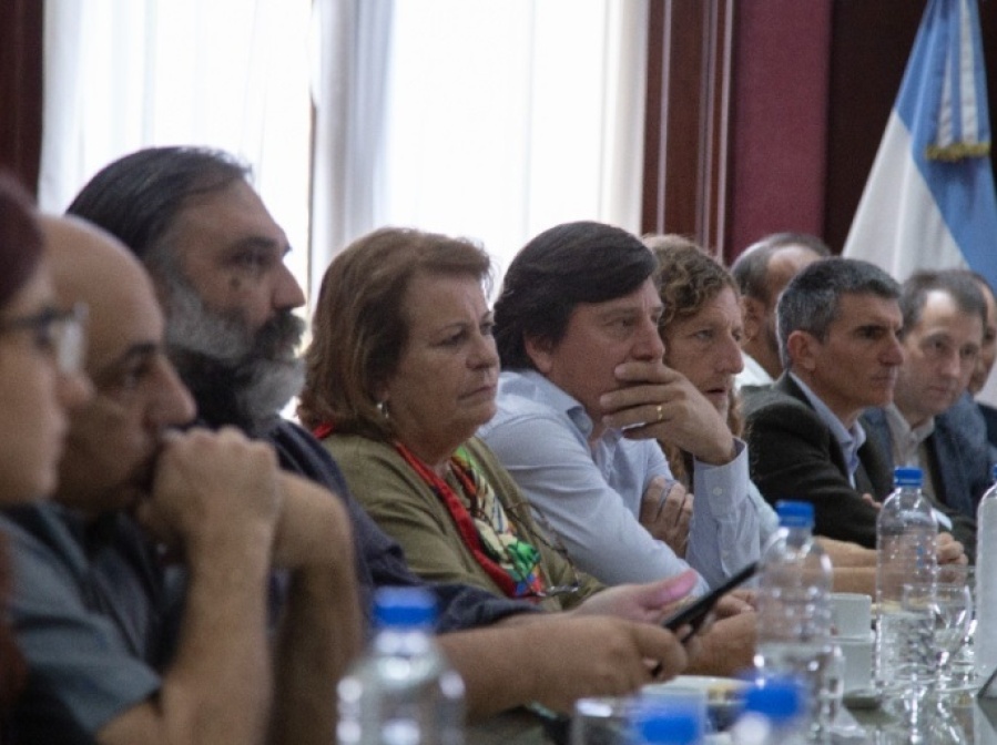 Expectativa de los gremios estatales por una nueva reunión paritaria con Provincia: Kicillof analiza otorgar sumas fijas