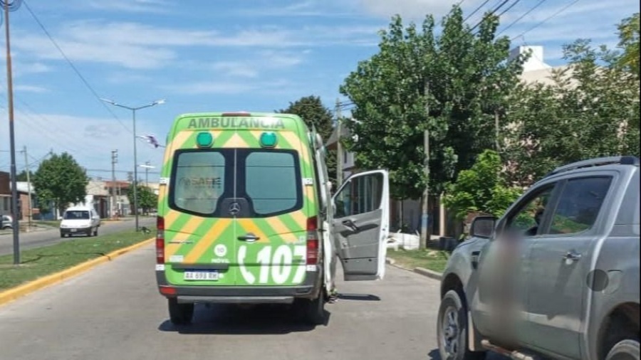 “Lo encontraron muerto junto a un gran charco de sangre”: conmoción en Los Hornos por el deceso de un hombre en plena calle