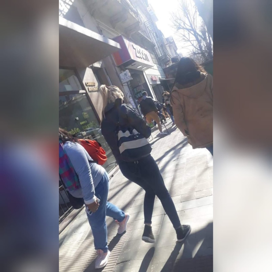 Se lo cruzó en pleno centro de La Plata, se enamoró y lo busca por todos lados