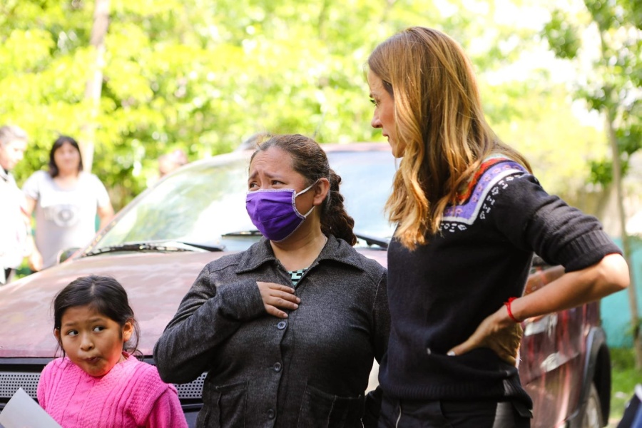 Tolosa Paz recorrió Calle 12 y varios barrios de La Plata, con una agenda centrada en la salud