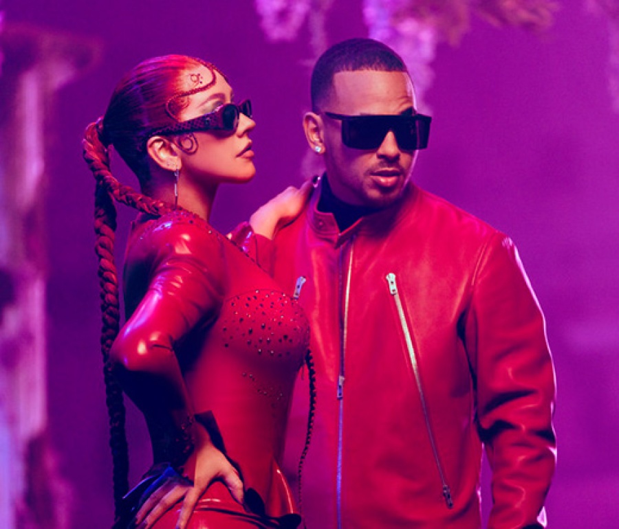 Christina Aguilera y Ozuna se unen en ”Santo”