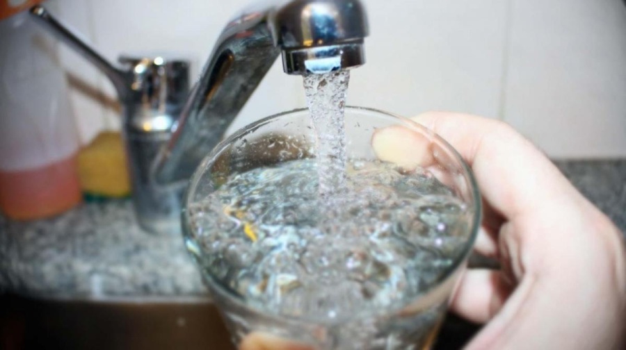 ”Es vapor de lavandina”: Vecinos de La Loma denuncian que el agua es ”intomable”