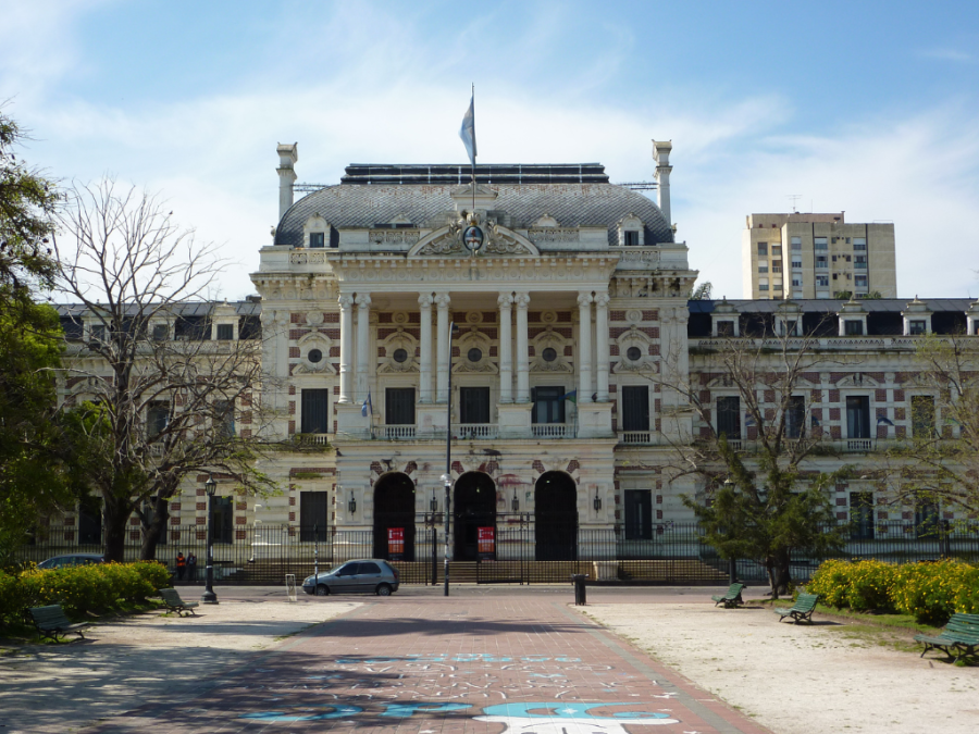Conmoción en La Plata por un jubilado que murió en pleno centro