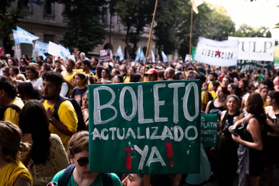 Agrupaciones estudiantiles de la UNLP se manifestarán en rechazo al incremento del transporte