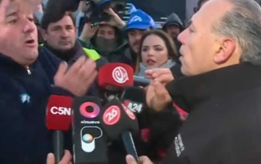 ”Tenés 5 minutos y decidí; ahora te quedan 4”: el picante cruce de Sergio Berni con un transportista que cortaba la Autopista