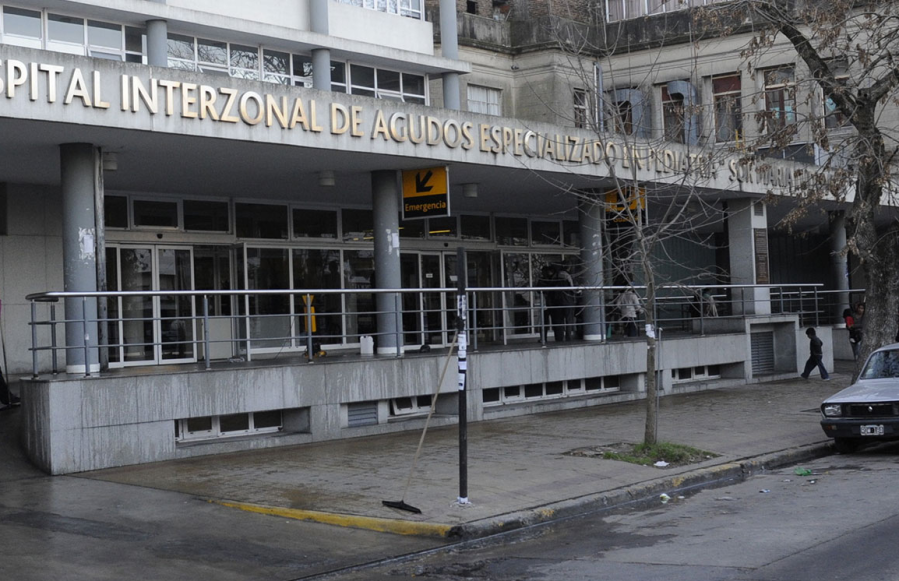 Atacaron a una menor de 13 años en Berisso a la salida del colegio y tuvieron que derivarla al Hospital de Niños de La Plata