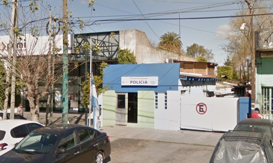 Con una faca, le robó tres chapas y dinero a una jubilada en Villa Ponsati