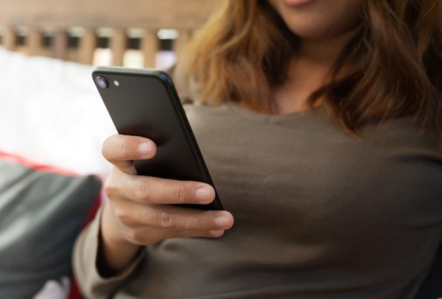 ¿Cómo identificar si una persona es ”adicta” al celular?