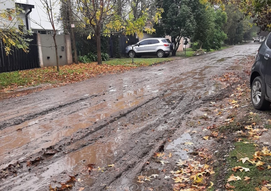 En 30 y 466 alertaron que están ”tapados de barro” desde hace 10 días