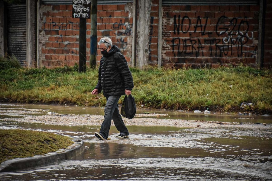 Postes de colores en las esquinas: el proyecto para saber qué zonas de La Plata tienen mayor riesgo de inundación