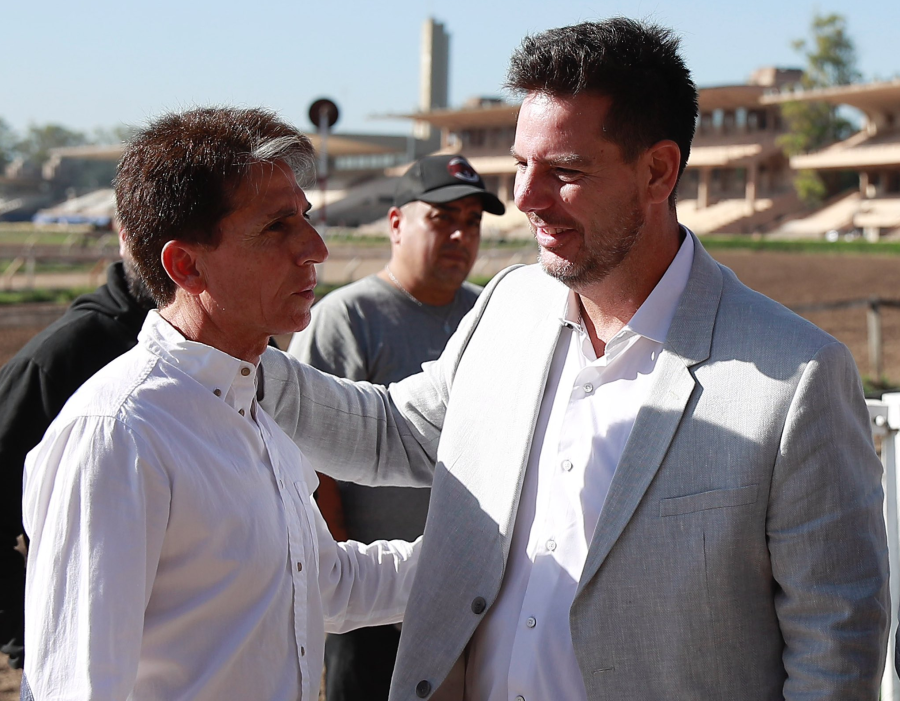 Atanasof recorrió la Escuela de Jockeys junto a Fabián Antonio Rivero, ícono y maestro del Hipódromo de La Plata