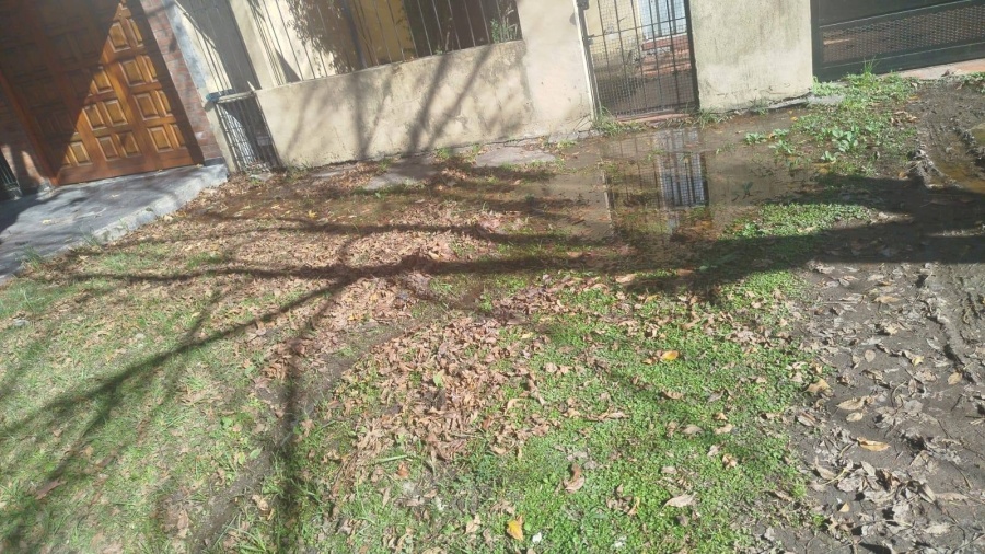 Vecinos de Tolosa reclaman por las cloacas desbordadas