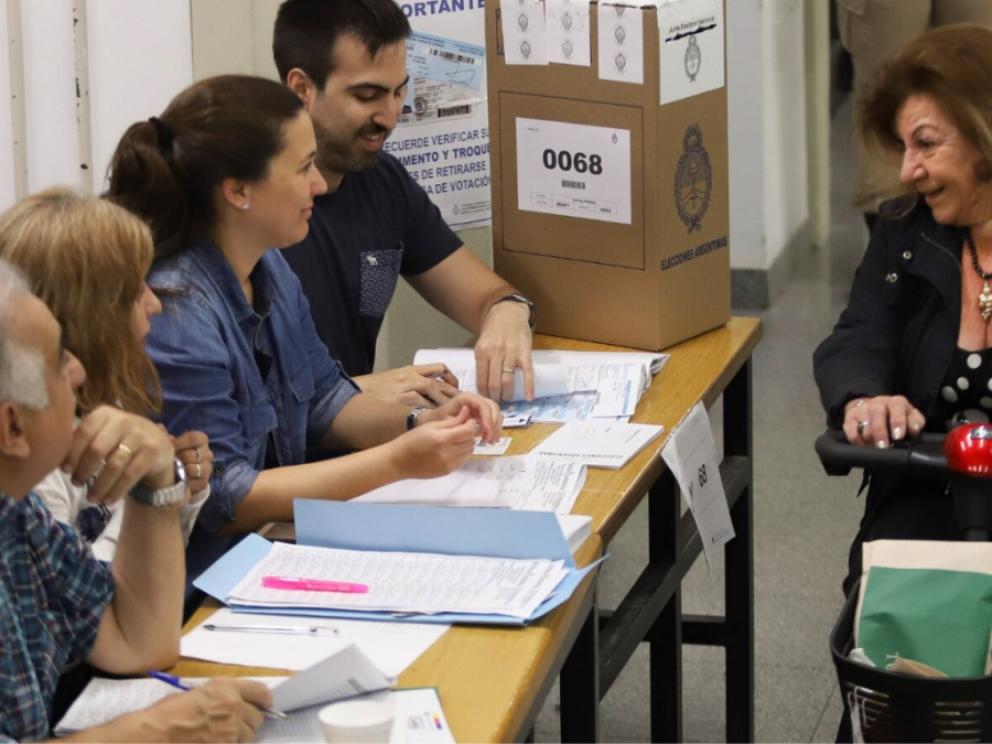 La Dirección Nacional Electoral informó que a partir de las 21 habrá un resultado ”consolidado y representativo” del balotaje