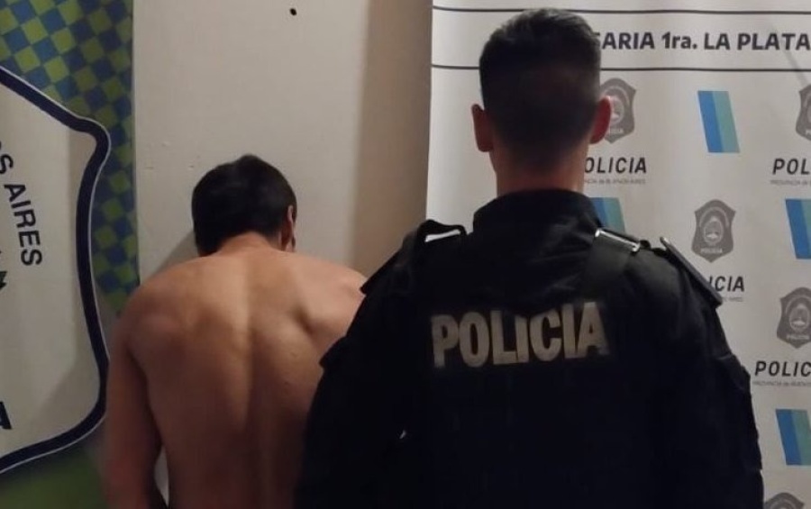 Se puso en ”cuero” a discutir con su pareja, la golpeó y quedó detenido en La Plata: ella también por pegarle a un policía