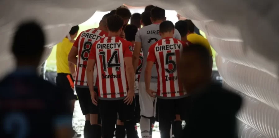 Juega en Europa, pasa sus días en La Plata y ratificó su amor por el León: ¿Qué futbolista se rindió ante un ídolo Pincha?