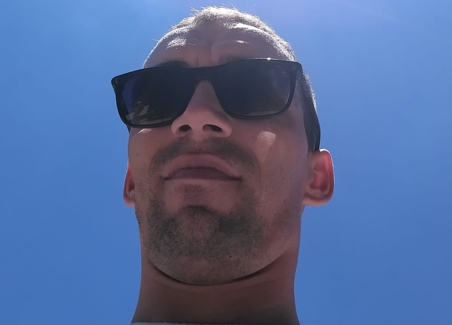 Fue armado a casa de su ex y lo mataron: en las redes sociales había escrito mensajes intimidatorios