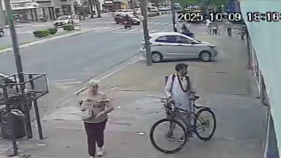 Brutal accidente de tránsito en La Plata: Un motociclista resultó herido