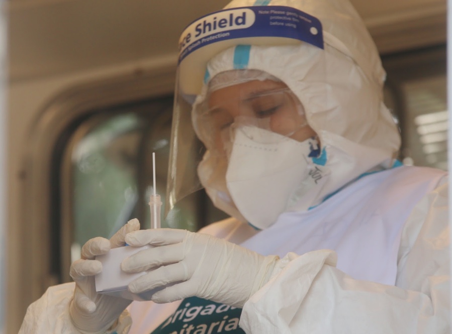 Jornada de testeos y prevención por casos de coronavirus en Los Hornos: se detectaron 9 casos en el barrio ”2 de abril”