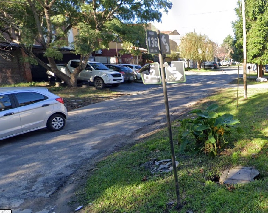 En 42 y 136 reclamaron que tienen las ”luces más viejas de la ciudad” y pidieron su renovación