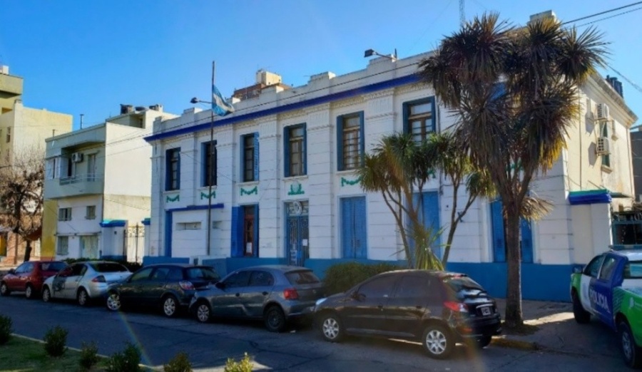 Repartidor fue atacado por tres delincuentes para robarle la moto en barrio Norte