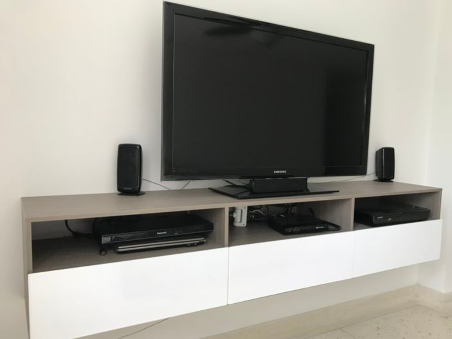 Se le rompió la tele y su madre hizo un video tutorial para mostrar al técnico: “estoy tentada”