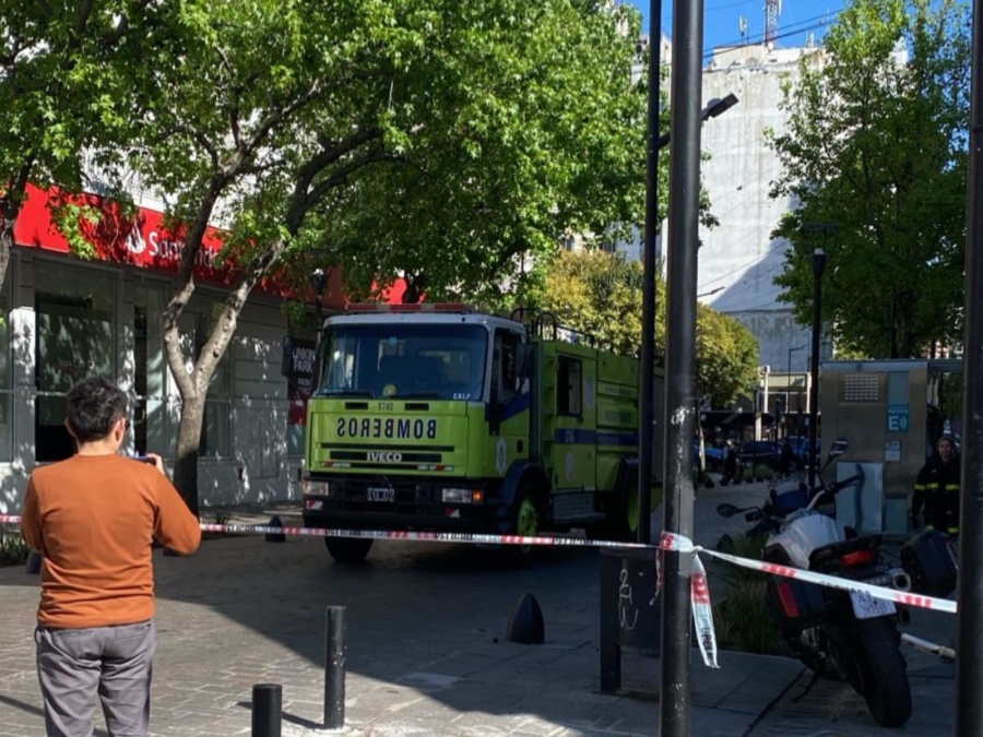 Alerta por fuerte olor a gas en el centro de La Plata: evacuaron un colegio y se investigan las razones