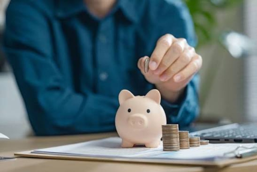 Más de la mitad de la clase media usó sus ahorros o se endeudó para llegar a fin de mes