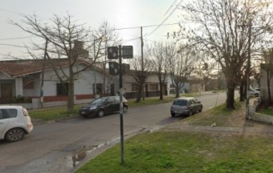 Entradera en Tolosa: se llevaron hasta los alfajores que le había regalado la novia de la víctima