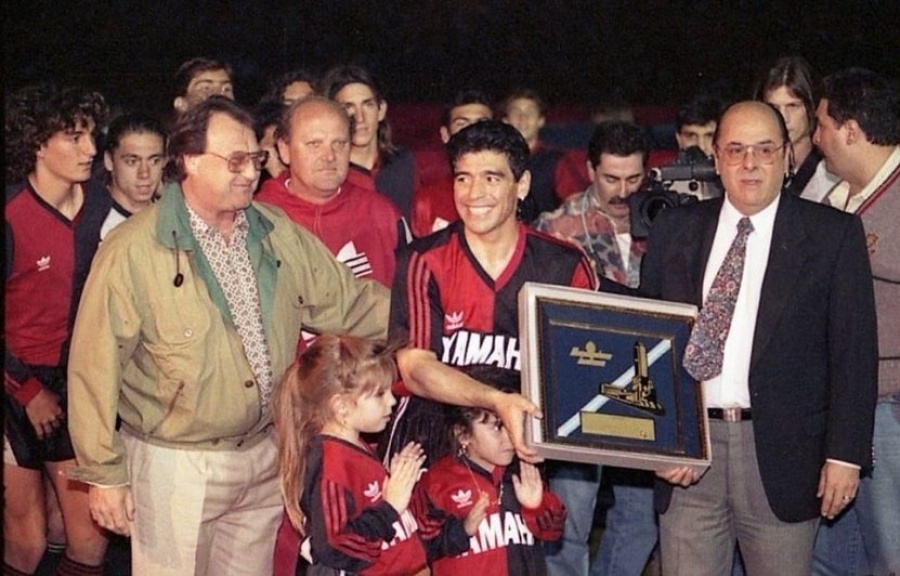 Es tendencia en Twitter una imagen de Diego Maradona y el legendario cantante de Queen: “¿Lo reconocen?”