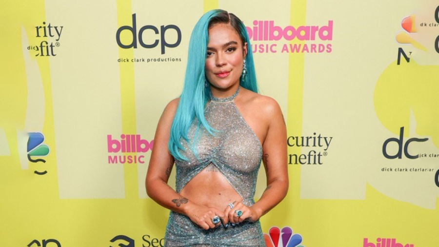 Karol G lanzó el videoclip de ”200 copas”