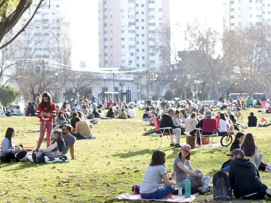 El sábado llegó con temperatura de verano y así sigue el finde largo en La Plata