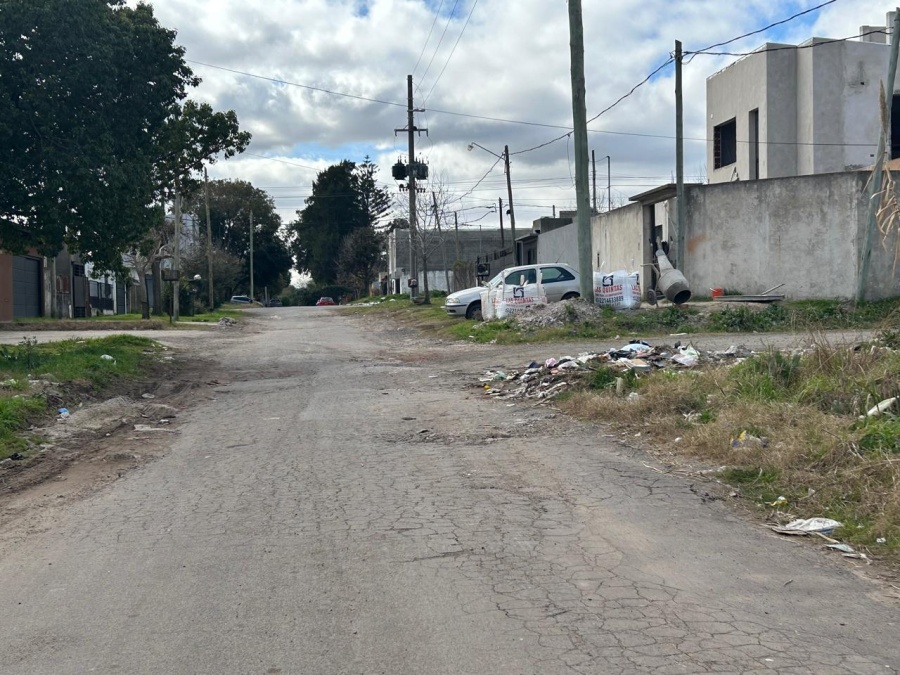 En 529 entre 136 y 137 ya están hartos: basura acumulada, pérdida de agua y poco asfalto