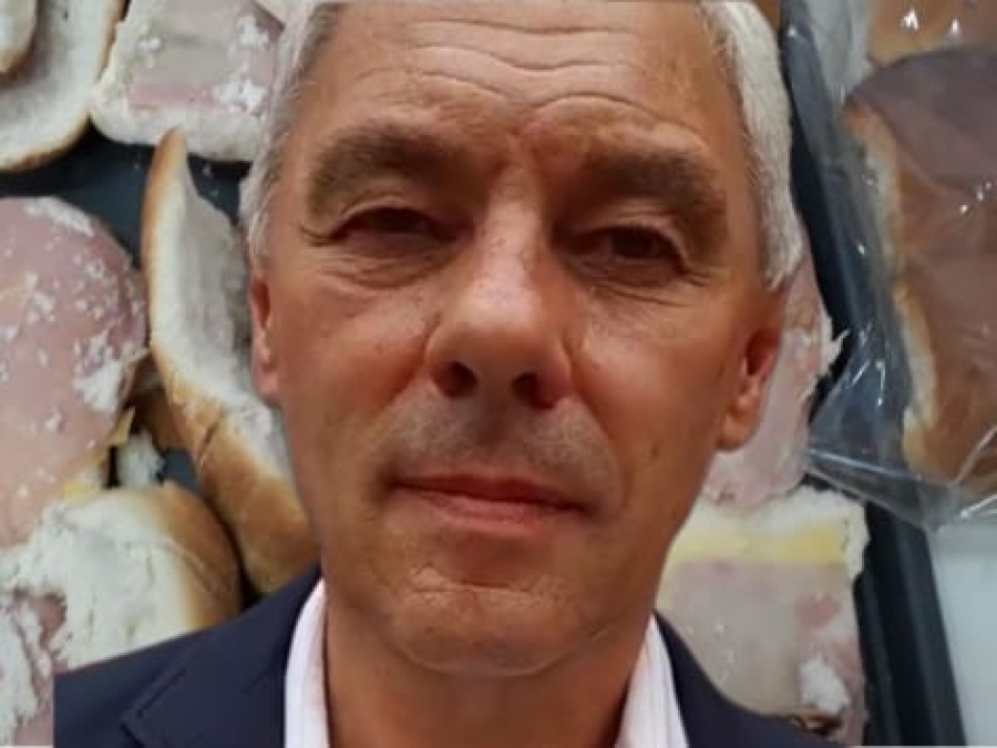 Comida con gusanos y en mal estado es lo que tienen que consumir los alumnos de Berisso y exigen ser escuchados por Cagliardi