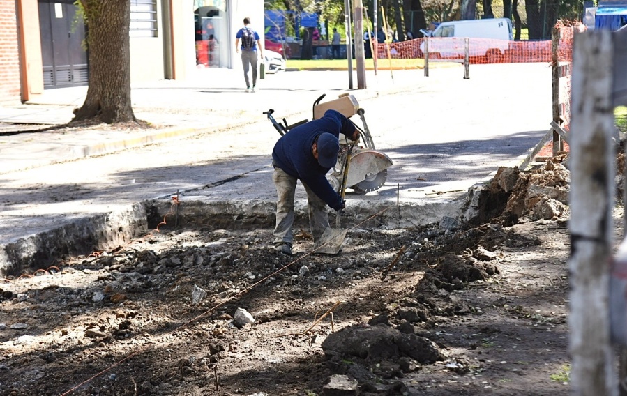 El plan de bacheo, repavimentación y asfalto llegó a otras 50 calles del Casco Urbano de La Plata y 10 localidades