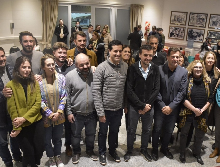 En el Frente de Todos se relamen con otro voto dividido de Juntos en la Legislatura: el reloj juega en contra de la oposición