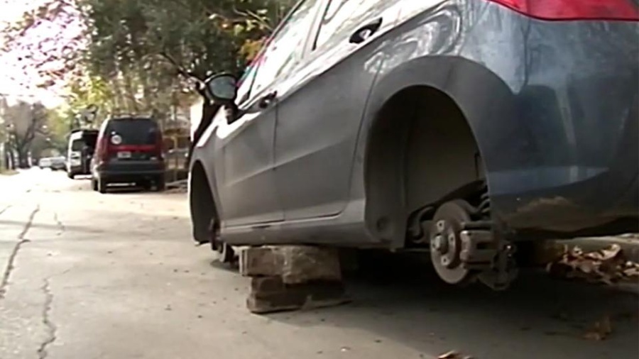 Vecinos de City Bell advierten un aumento de robaruedas en la zona