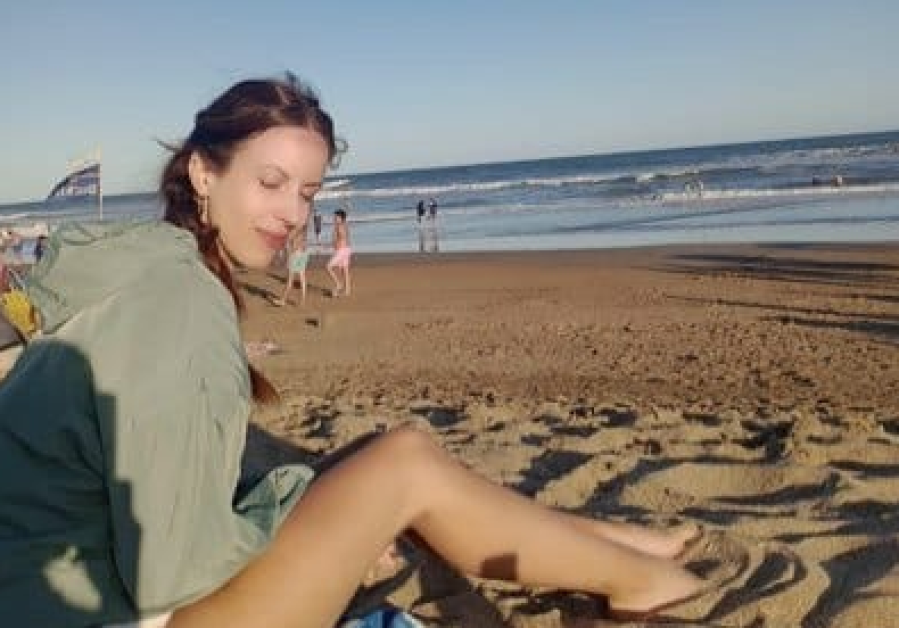 ”Tenía la carpeta de la Bombonera”: hizo una advertencia a sus nuevos alumnos y un chiste futbolero viral la dejó muda