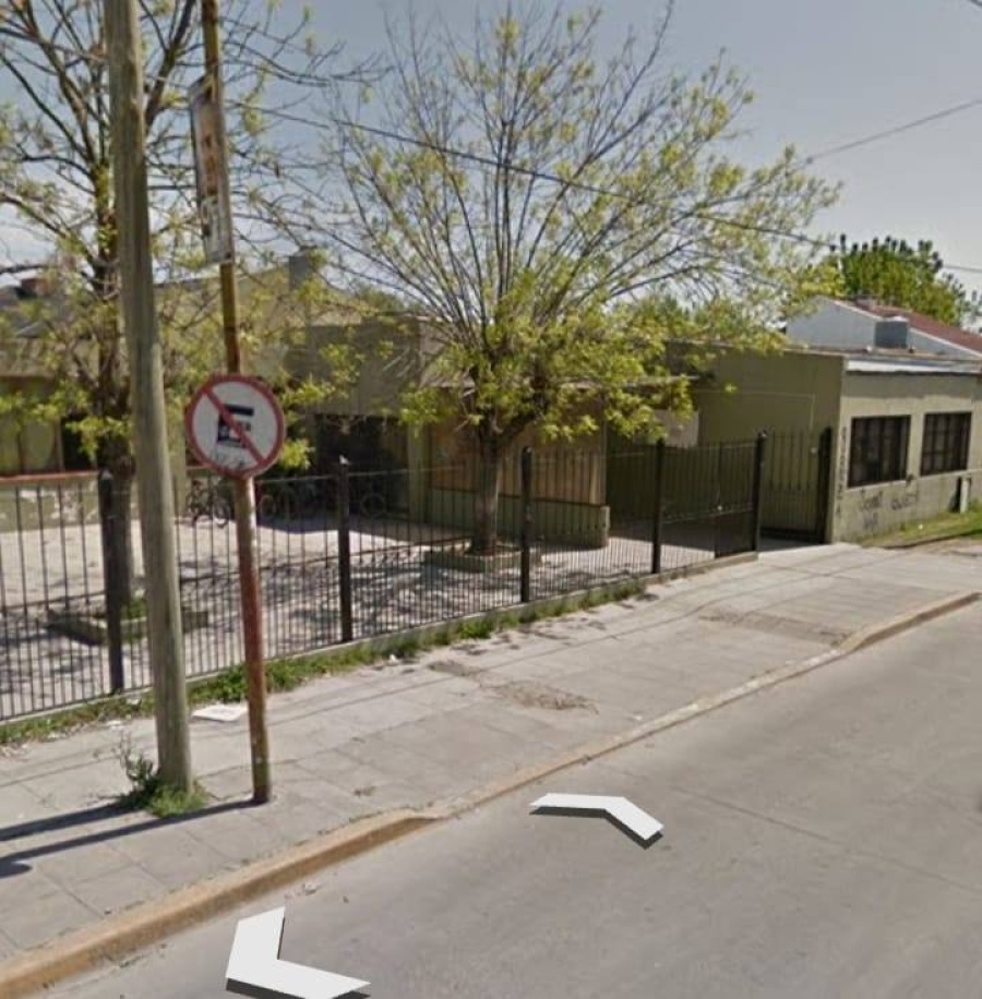 Vecinos de Berisso reclaman que una escuela está destruida