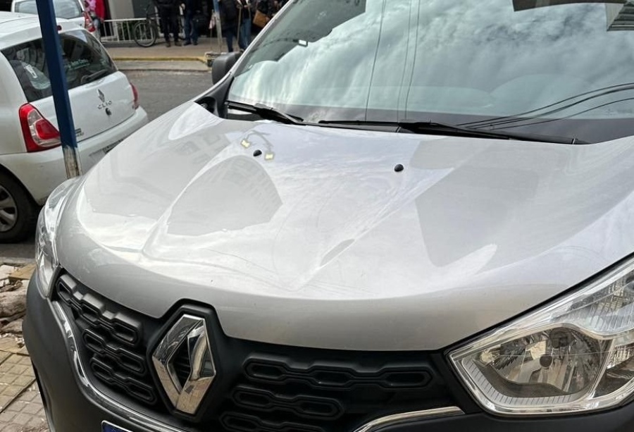 En la zona de 4 y 54 reclamaron por autos mal estacionados: ”Es una falta de respeto”