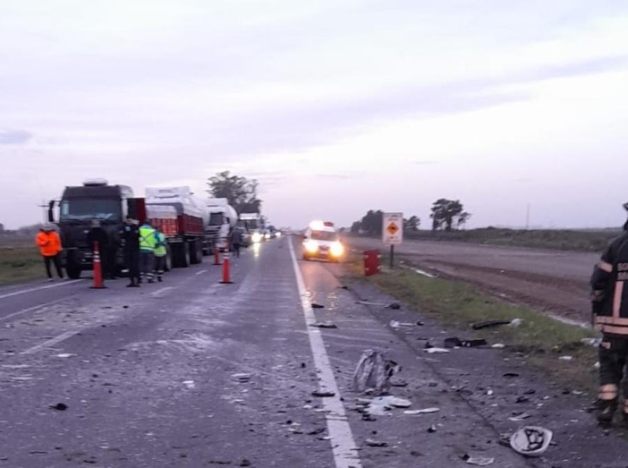 Tragedia en San Miguel del Monte: murieron tres personas tras el choque de un micro con una camioneta