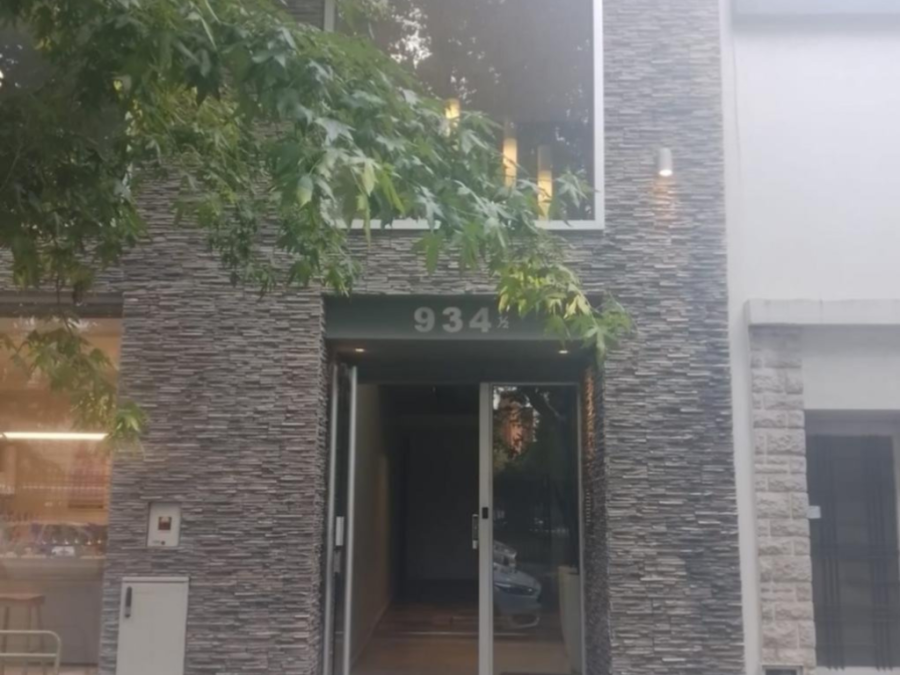 Conmoción en La Plata por el fallecimiento de una mujer que se cayó del cuarto piso del edificio donde vivía