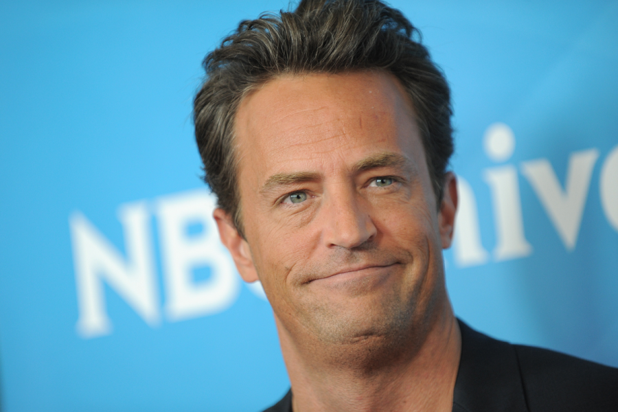 Murió a los 54 años Matthew Perry, reconocido por su papel en Friends: fue encontrado en su casa de Los Ángeles