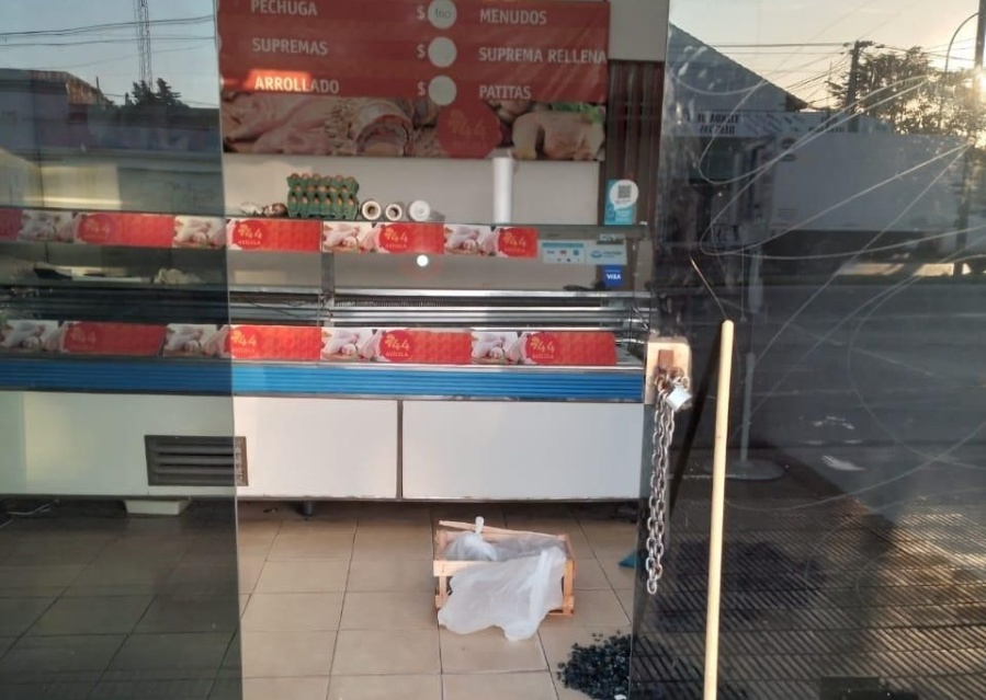 Una pollajería de La Plata quedó al borde de la quiebra tras sufrir su tercer robo en menos de un mes