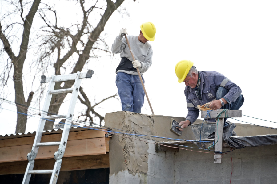 Renovarán el parador para hombres en situación de calle en La Plata y se avanzará con el mejoramiento de viviendas en barrios