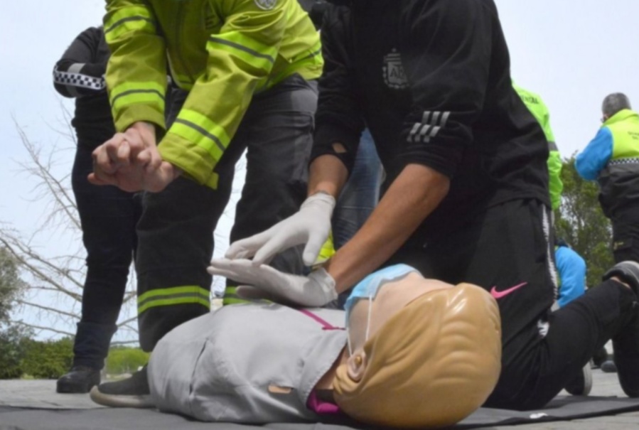 Un proyecto pretende crear ”áreas cardioprotegidas” en grandes hoteles, iglesias, clubes y hospitales de La Plata