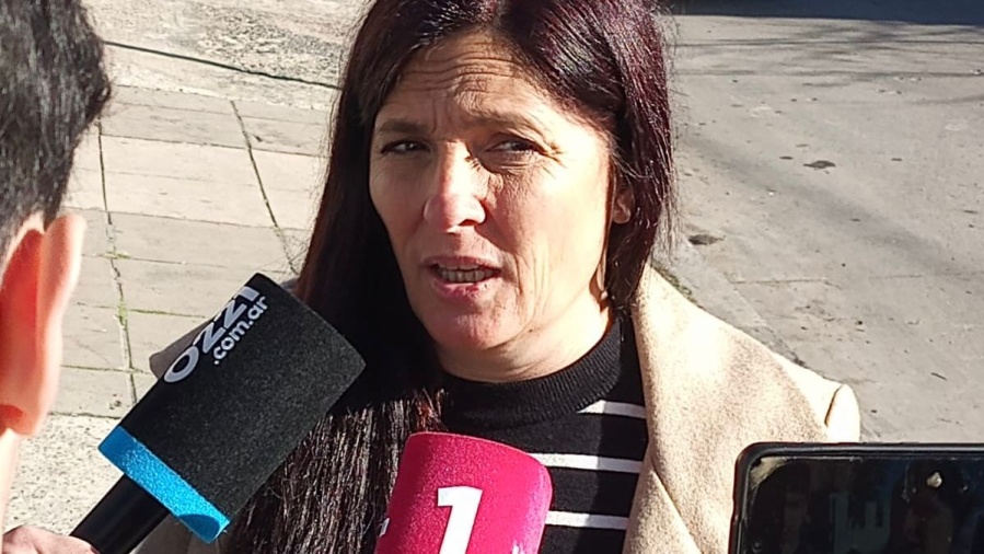 Luana Simioni votó en La Plata y pidió “no quedarse en casa masticando bronca”