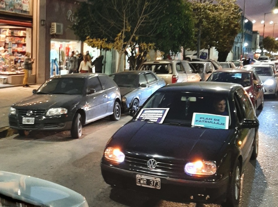 Con 35.000 firmas recolectadas, vecinos de 15 barrios de La Plata realizarán un corte en la Autopista contra la inseguridad