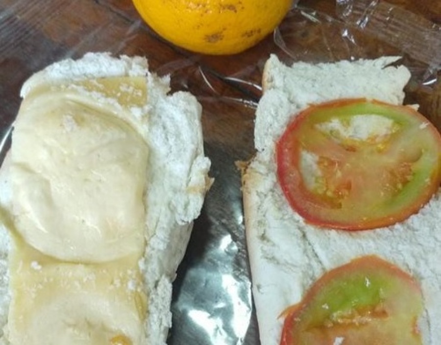 ”Es una dolorosa imagen”: Tolosa Paz mostró las viandas que está entregando el SAE de La Plata en una escuela de City Bell