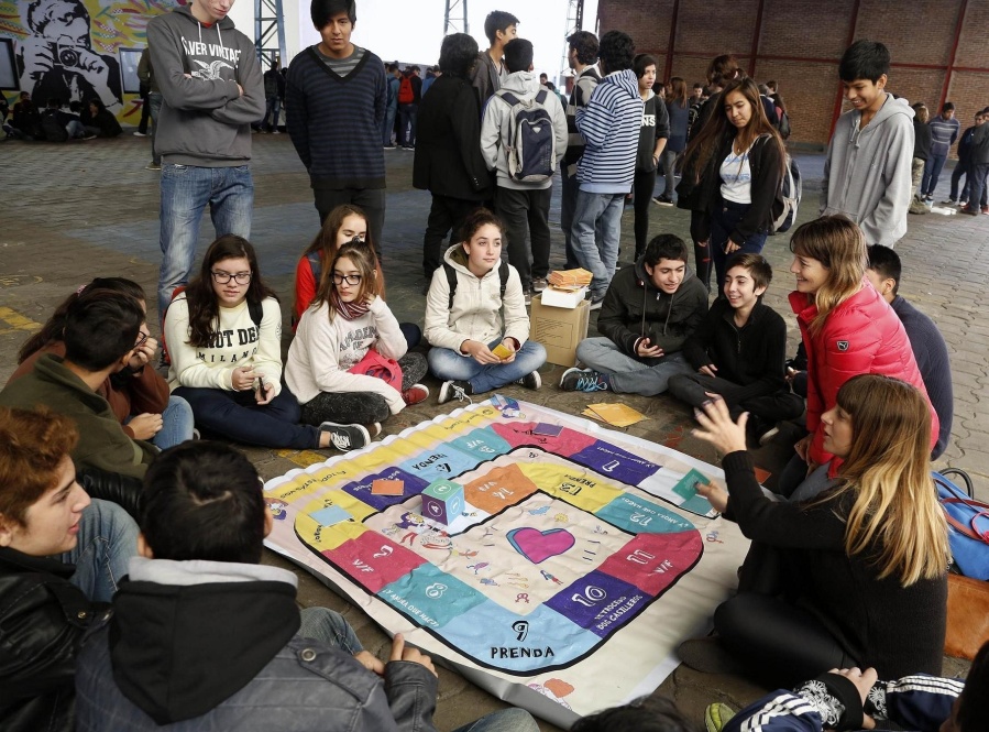 Jóvenes de 18 a 24 años de bajos recursos recibirán 5.000 pesos para gastar en cines, museos y actividades culturales